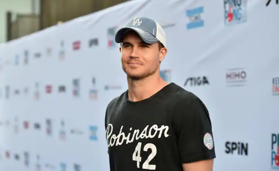 Some interesting Facts About Robbie Amell